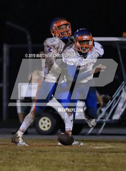 Thumbnail 3 in Baker vs. Vernon (FHSAA 1A Regional Final) photogallery.
