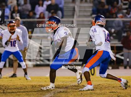 Thumbnail 3 in Baker vs. Vernon (FHSAA 1A Regional Final) photogallery.