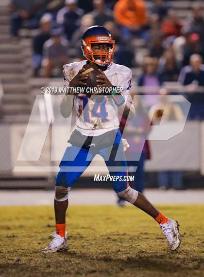 Thumbnail 2 in Baker vs. Vernon (FHSAA 1A Regional Final) photogallery.