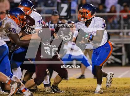 Thumbnail 2 in Baker vs. Vernon (FHSAA 1A Regional Final) photogallery.