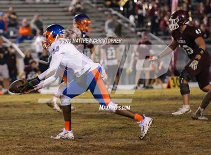 Thumbnail 2 in Baker vs. Vernon (FHSAA 1A Regional Final) photogallery.