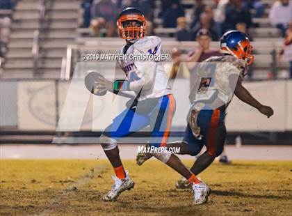 Thumbnail 1 in Baker vs. Vernon (FHSAA 1A Regional Final) photogallery.