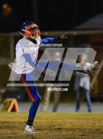 Thumbnail 3 in Baker vs. Vernon (FHSAA 1A Regional Final) photogallery.