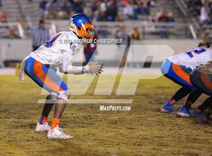 Thumbnail 3 in Baker vs. Vernon (FHSAA 1A Regional Final) photogallery.