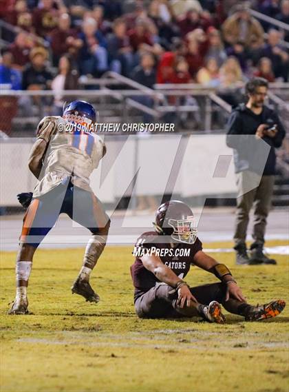Thumbnail 1 in Baker vs. Vernon (FHSAA 1A Regional Final) photogallery.