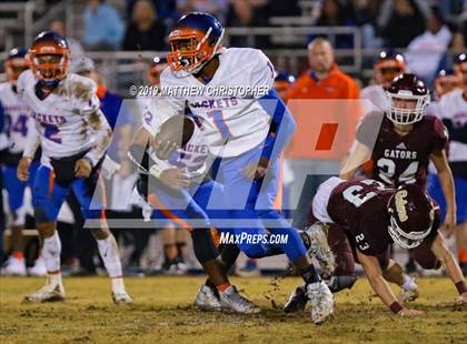 Thumbnail 2 in Baker vs. Vernon (FHSAA 1A Regional Final) photogallery.
