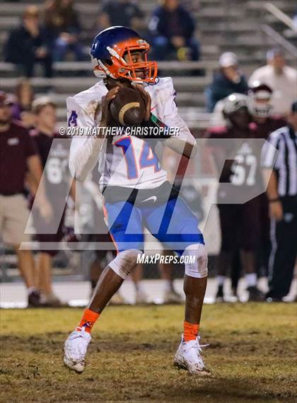 Thumbnail 2 in Baker vs. Vernon (FHSAA 1A Regional Final) photogallery.