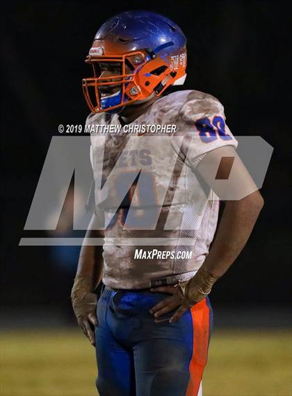 Thumbnail 2 in Baker vs. Vernon (FHSAA 1A Regional Final) photogallery.