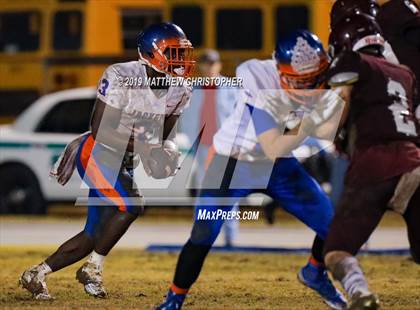 Thumbnail 1 in Baker vs. Vernon (FHSAA 1A Regional Final) photogallery.