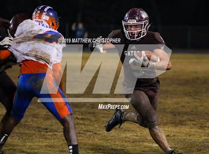 Thumbnail 3 in Baker vs. Vernon (FHSAA 1A Regional Final) photogallery.