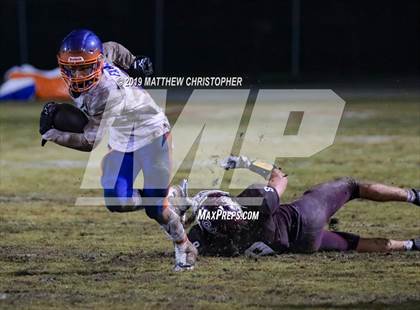 Thumbnail 3 in Baker vs. Vernon (FHSAA 1A Regional Final) photogallery.