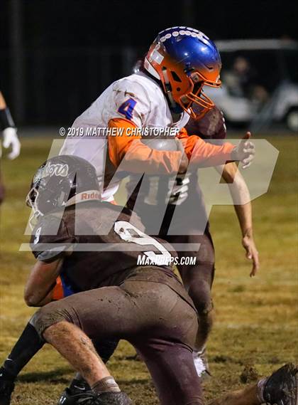 Thumbnail 3 in Baker vs. Vernon (FHSAA 1A Regional Final) photogallery.
