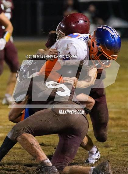 Thumbnail 2 in Baker vs. Vernon (FHSAA 1A Regional Final) photogallery.