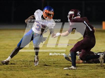 Thumbnail 2 in Baker vs. Vernon (FHSAA 1A Regional Final) photogallery.
