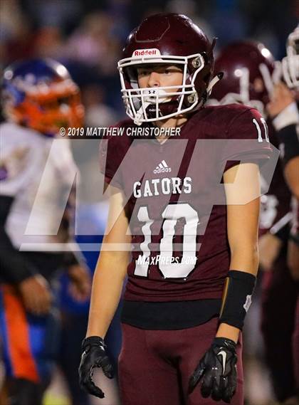 Thumbnail 2 in Baker vs. Vernon (FHSAA 1A Regional Final) photogallery.