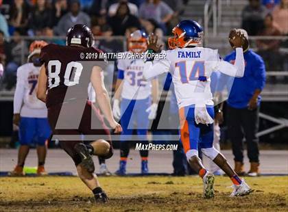 Thumbnail 3 in Baker vs. Vernon (FHSAA 1A Regional Final) photogallery.