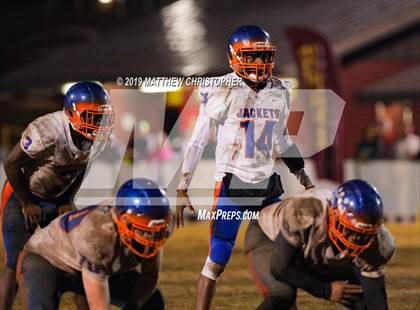 Thumbnail 3 in Baker vs. Vernon (FHSAA 1A Regional Final) photogallery.
