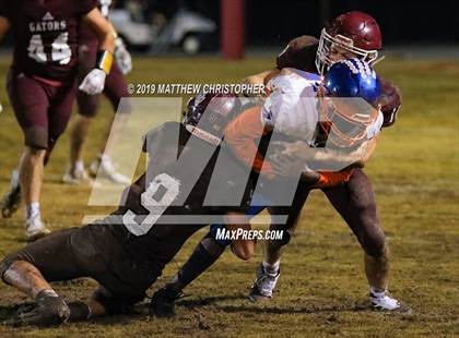 Thumbnail 3 in Baker vs. Vernon (FHSAA 1A Regional Final) photogallery.