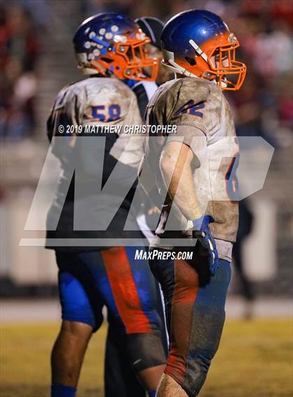 Thumbnail 2 in Baker vs. Vernon (FHSAA 1A Regional Final) photogallery.