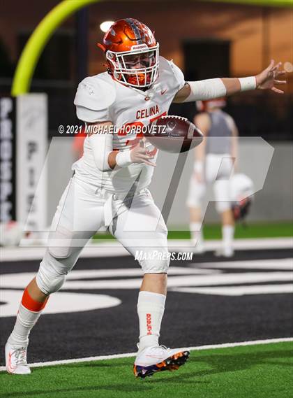 Thumbnail 2 in Gilmer vs. Celina (UIL 4A Regional SemiFinal) photogallery.