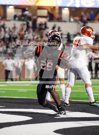 Thumbnail 3 in Gilmer vs. Celina (UIL 4A Regional SemiFinal) photogallery.