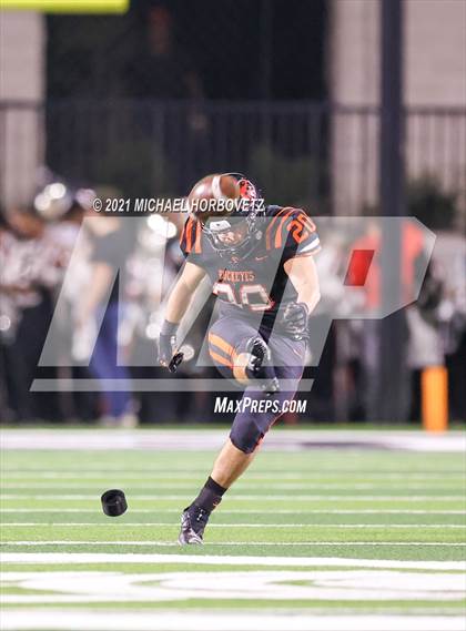 Thumbnail 3 in Gilmer vs. Celina (UIL 4A Regional SemiFinal) photogallery.