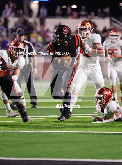 Thumbnail 2 in Gilmer vs. Celina (UIL 4A Regional SemiFinal) photogallery.