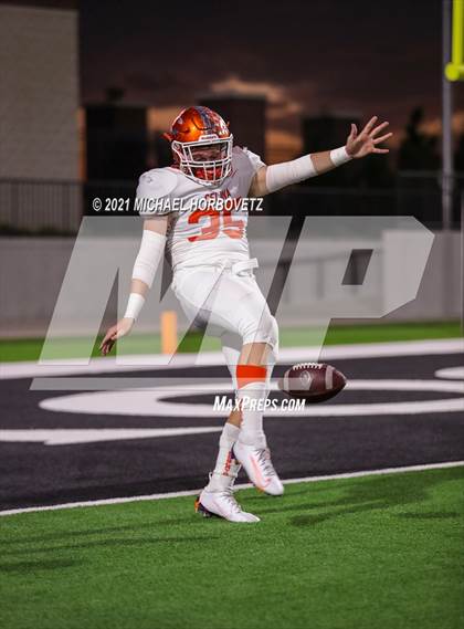 Thumbnail 2 in Gilmer vs. Celina (UIL 4A Regional SemiFinal) photogallery.