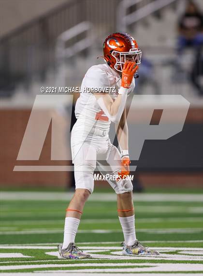 Thumbnail 3 in Gilmer vs. Celina (UIL 4A Regional SemiFinal) photogallery.