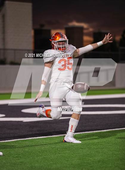 Thumbnail 1 in Gilmer vs. Celina (UIL 4A Regional SemiFinal) photogallery.