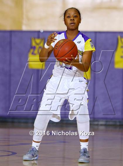 Thumbnail 2 in Lynwood vs. Dominguez photogallery.