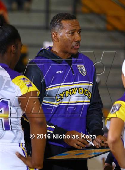 Thumbnail 2 in Lynwood vs. Dominguez photogallery.