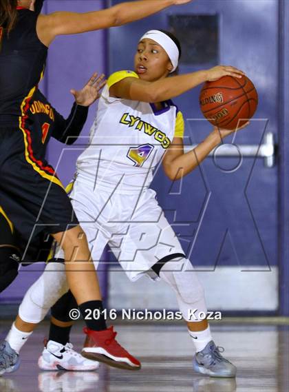 Thumbnail 3 in Lynwood vs. Dominguez photogallery.