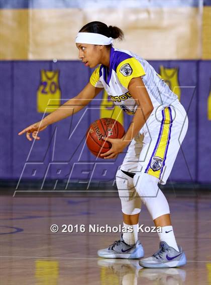 Thumbnail 2 in Lynwood vs. Dominguez photogallery.