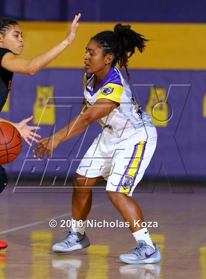 Thumbnail 3 in Lynwood vs. Dominguez photogallery.