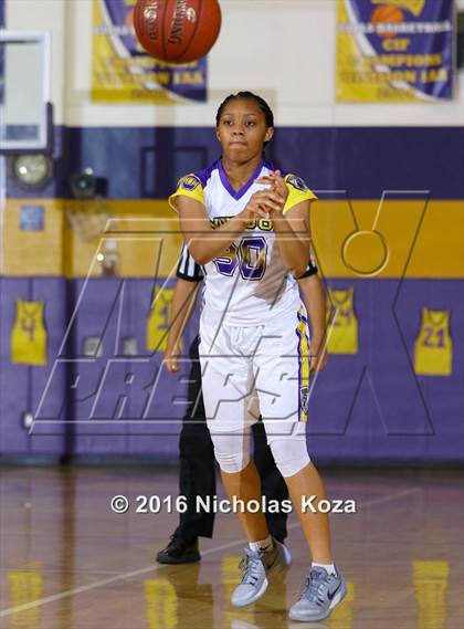 Thumbnail 2 in Lynwood vs. Dominguez photogallery.