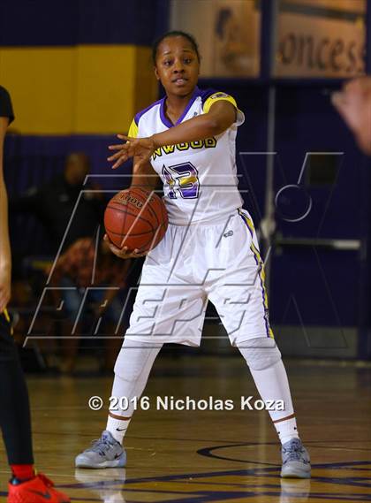 Thumbnail 2 in Lynwood vs. Dominguez photogallery.