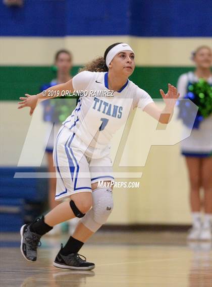 Thumbnail 2 in Mater Dei Catholic @ Eastlake photogallery.
