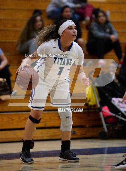 Thumbnail 1 in Mater Dei Catholic @ Eastlake photogallery.
