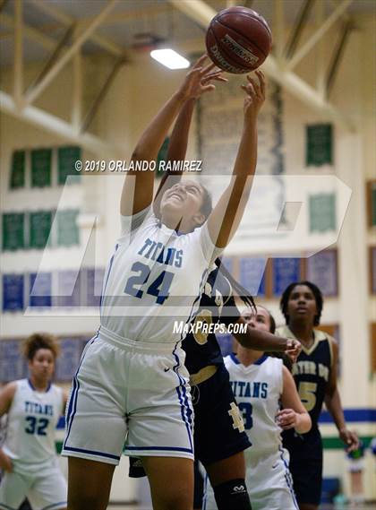 Thumbnail 2 in Mater Dei Catholic @ Eastlake photogallery.