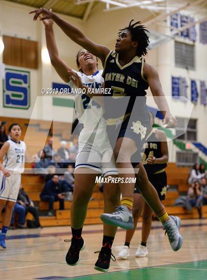 Thumbnail 3 in Mater Dei Catholic @ Eastlake photogallery.