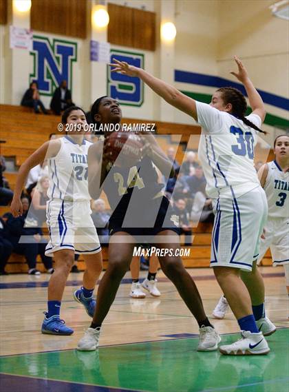 Thumbnail 3 in Mater Dei Catholic @ Eastlake photogallery.