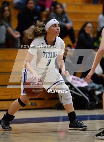 Thumbnail 3 in Mater Dei Catholic @ Eastlake photogallery.