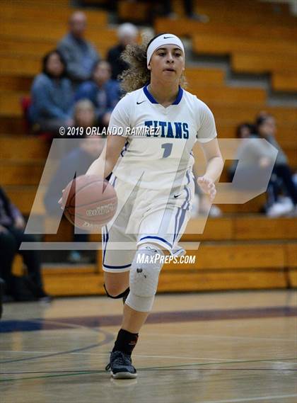 Thumbnail 3 in Mater Dei Catholic @ Eastlake photogallery.