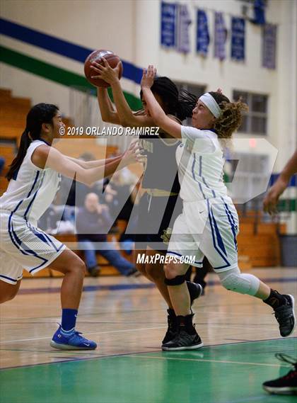 Thumbnail 1 in Mater Dei Catholic @ Eastlake photogallery.