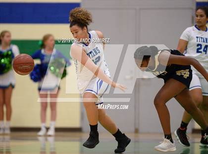Thumbnail 3 in Mater Dei Catholic @ Eastlake photogallery.