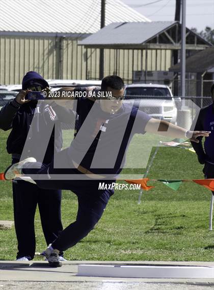 Thumbnail 2 in Damani Gibson Relays photogallery.