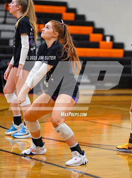 Thumbnail 2 in Shiner vs Thrall (UIL 2A Region IV Area Playoff) photogallery.