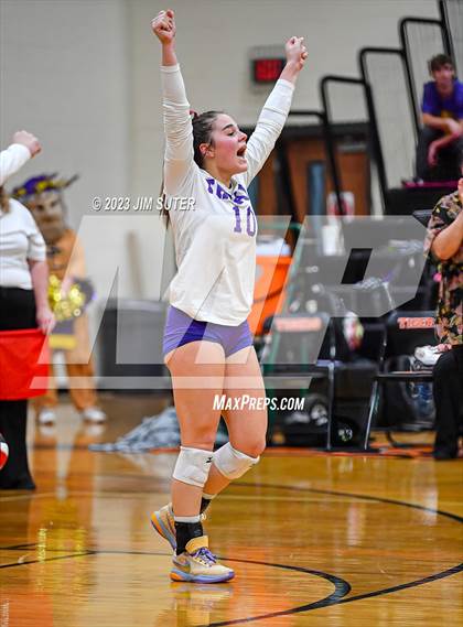 Thumbnail 1 in Shiner vs Thrall (UIL 2A Region IV Area Playoff) photogallery.