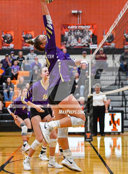 Thumbnail 2 in Shiner vs Thrall (UIL 2A Region IV Area Playoff) photogallery.